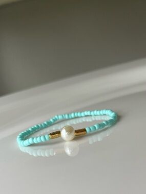 Turquoise Beaded Stretch Bracelet with Pearl and Gold Accents